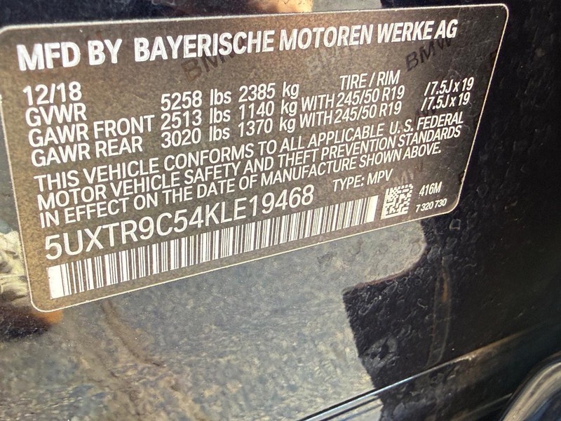 BMW X3 Vehicle Full-screen Gallery Image 24