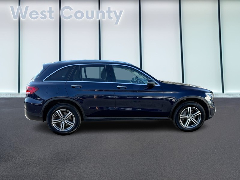 Mercedes-Benz GLC Vehicle Full-screen Gallery Image 02