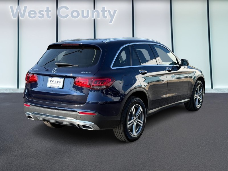 Mercedes-Benz GLC Vehicle Full-screen Gallery Image 03