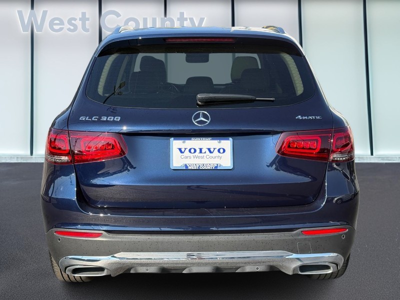 Mercedes-Benz GLC Vehicle Full-screen Gallery Image 05