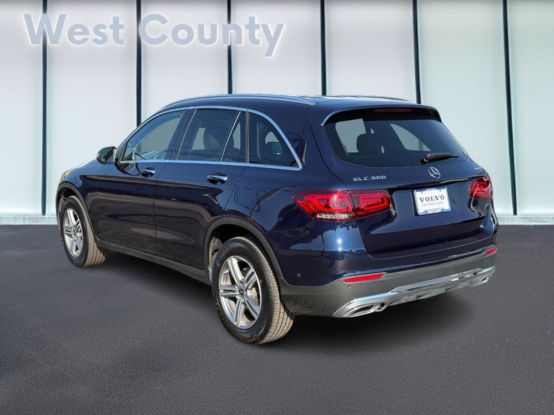 Mercedes-Benz GLC Vehicle Full-screen Gallery Image 06