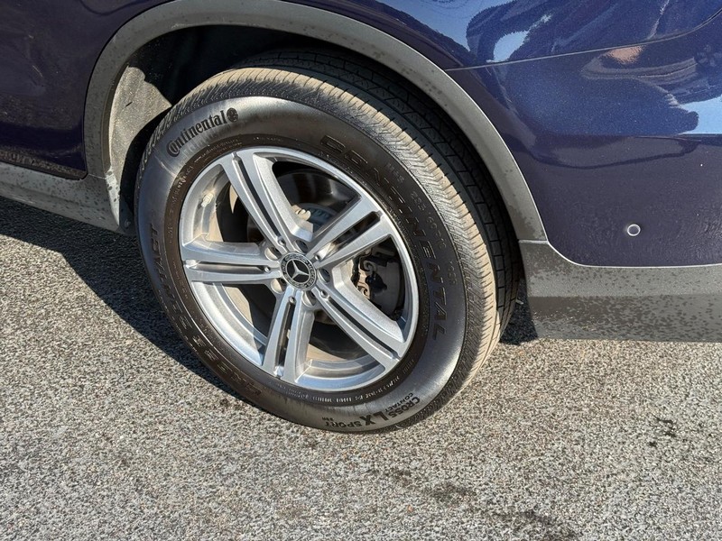 Mercedes-Benz GLC Vehicle Full-screen Gallery Image 07