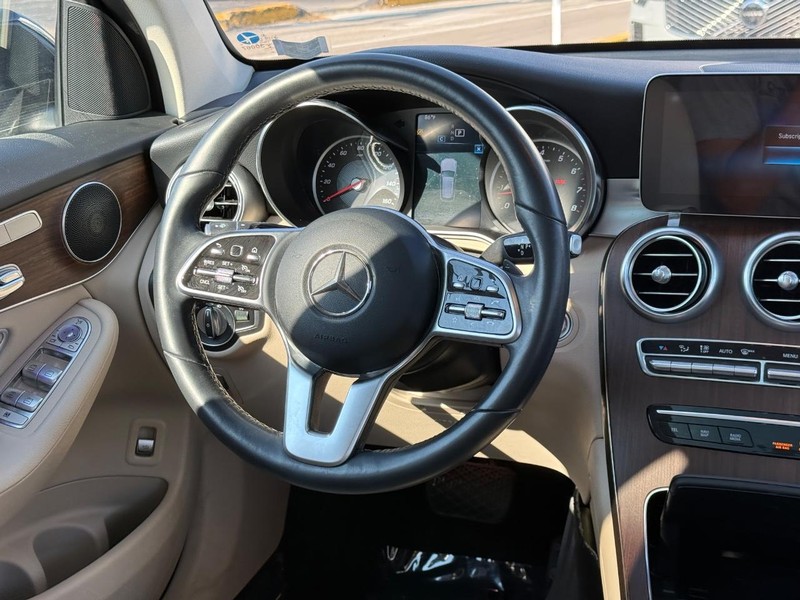 Mercedes-Benz GLC Vehicle Full-screen Gallery Image 12