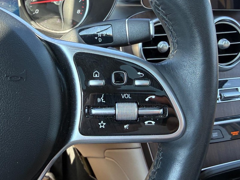 Mercedes-Benz GLC Vehicle Full-screen Gallery Image 20