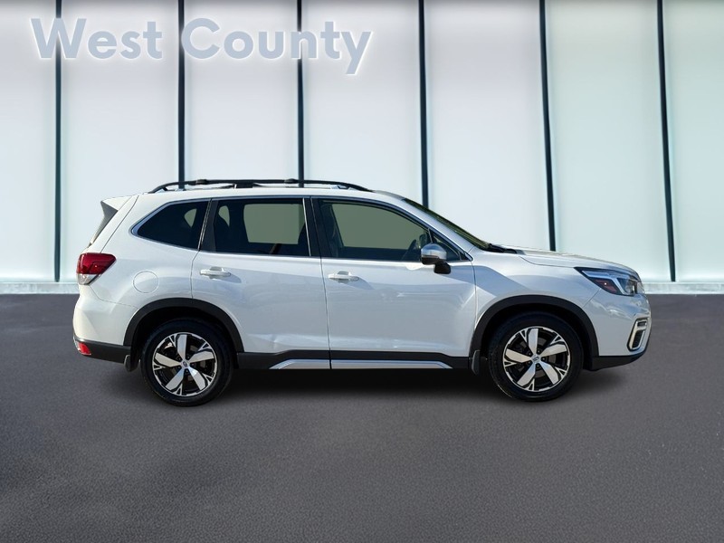 Subaru Forester Vehicle Full-screen Gallery Image 02