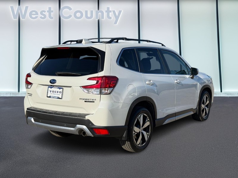 Subaru Forester Vehicle Full-screen Gallery Image 03