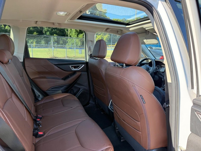 Subaru Forester Vehicle Full-screen Gallery Image 11