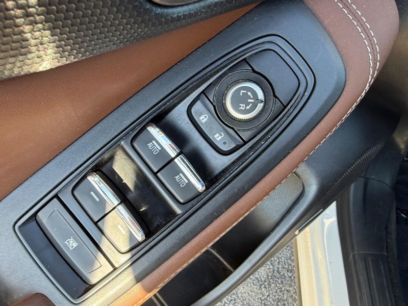 Subaru Forester Vehicle Full-screen Gallery Image 16