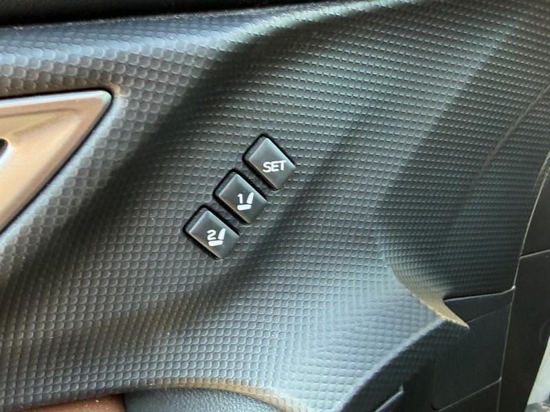 Subaru Forester Vehicle Full-screen Gallery Image 17