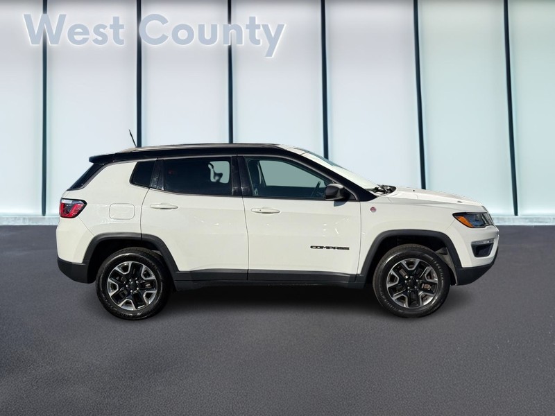 Jeep Compass Vehicle Full-screen Gallery Image 02