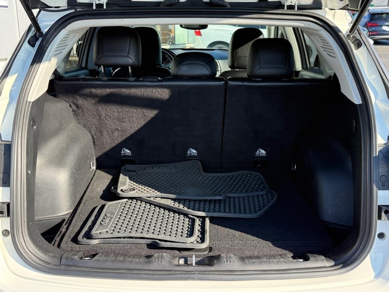 Jeep Compass Vehicle Full-screen Gallery Image 04