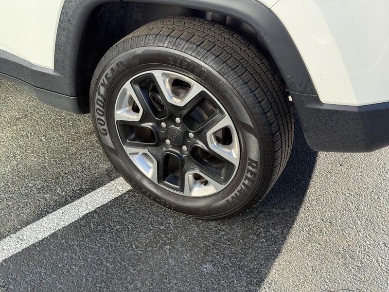 Jeep Compass Vehicle Full-screen Gallery Image 08