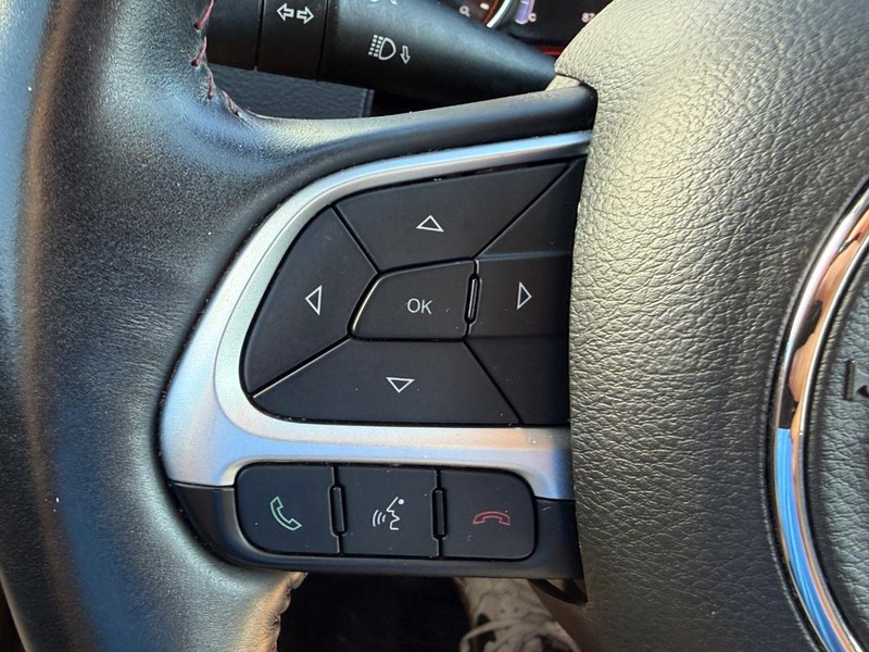 Jeep Compass Vehicle Full-screen Gallery Image 18