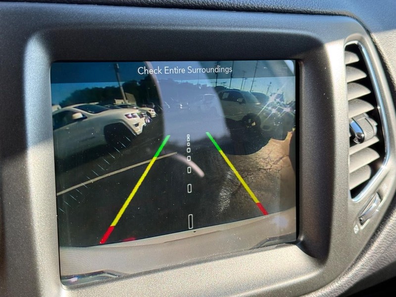 Jeep Compass Vehicle Full-screen Gallery Image 22