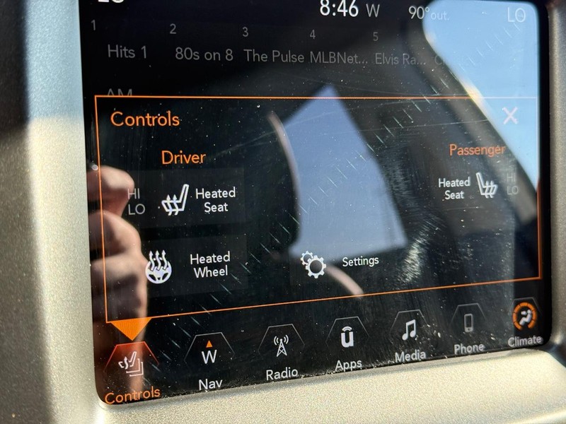 Jeep Compass Vehicle Full-screen Gallery Image 23