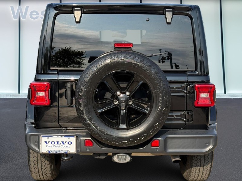 Jeep Wrangler Vehicle Full-screen Gallery Image 05