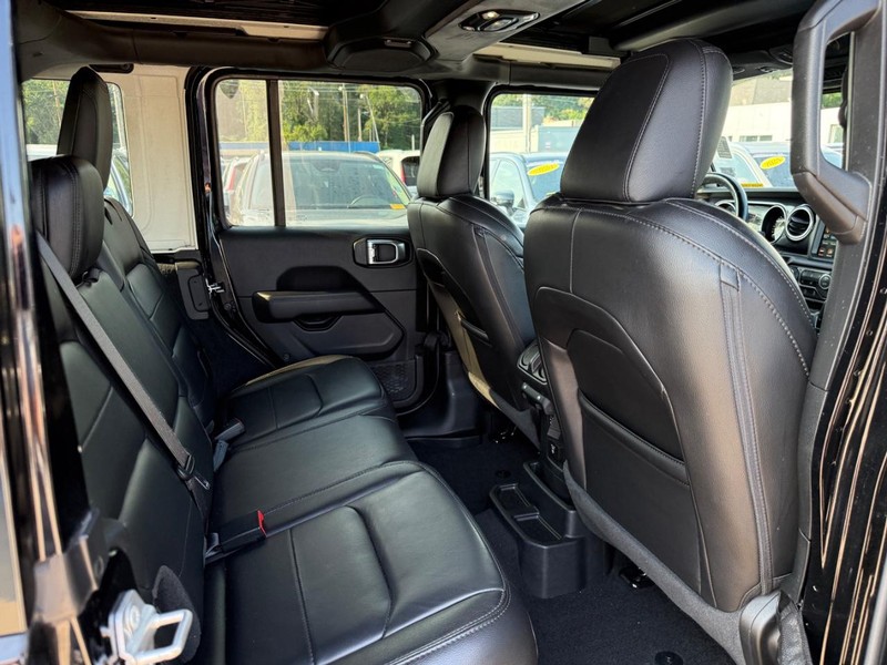 Jeep Wrangler Vehicle Full-screen Gallery Image 10