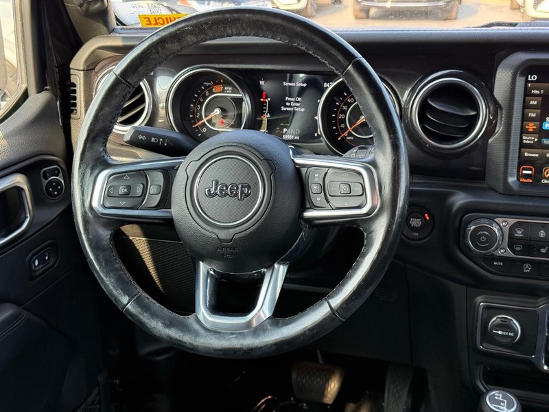 Jeep Wrangler Vehicle Full-screen Gallery Image 12