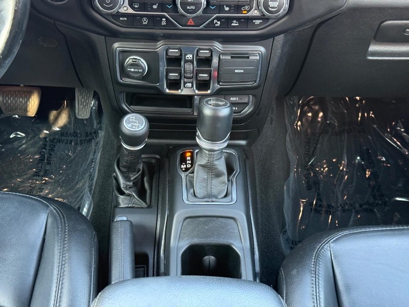 Jeep Wrangler Vehicle Full-screen Gallery Image 14