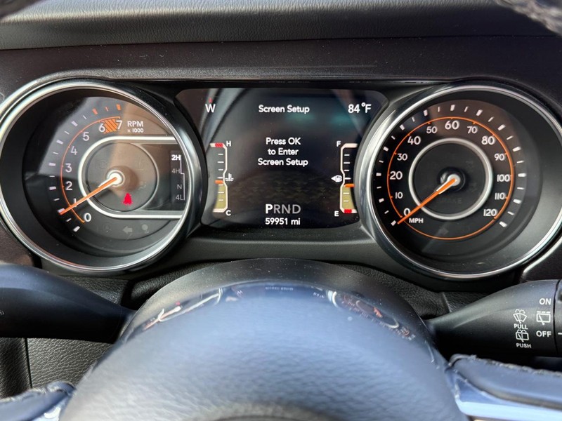 Jeep Wrangler Vehicle Full-screen Gallery Image 19