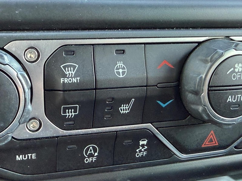 Jeep Wrangler Vehicle Full-screen Gallery Image 22