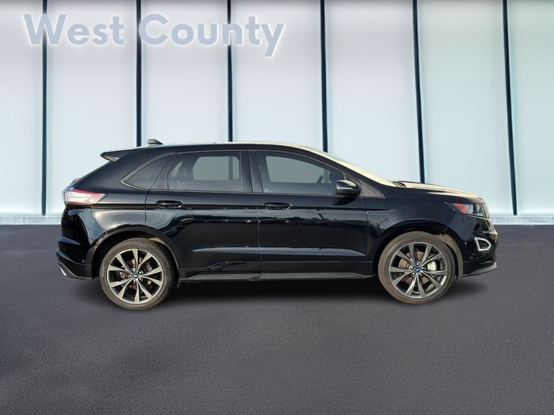 Ford Edge Vehicle Full-screen Gallery Image 02