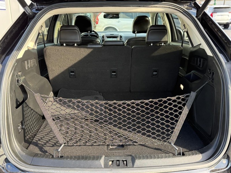 Ford Edge Vehicle Full-screen Gallery Image 04