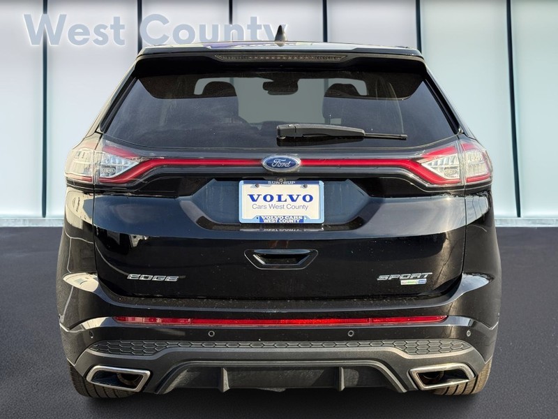 Ford Edge Vehicle Full-screen Gallery Image 05