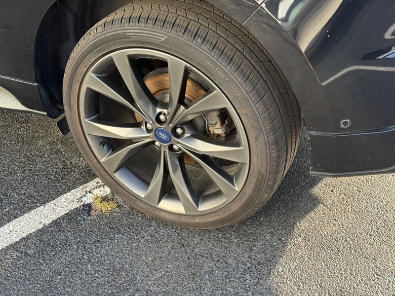Ford Edge Vehicle Full-screen Gallery Image 08