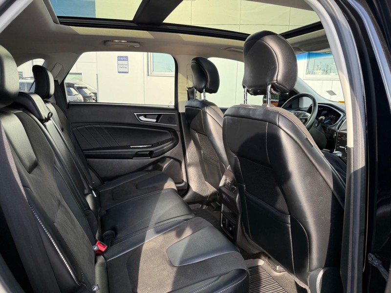 Ford Edge Vehicle Full-screen Gallery Image 11