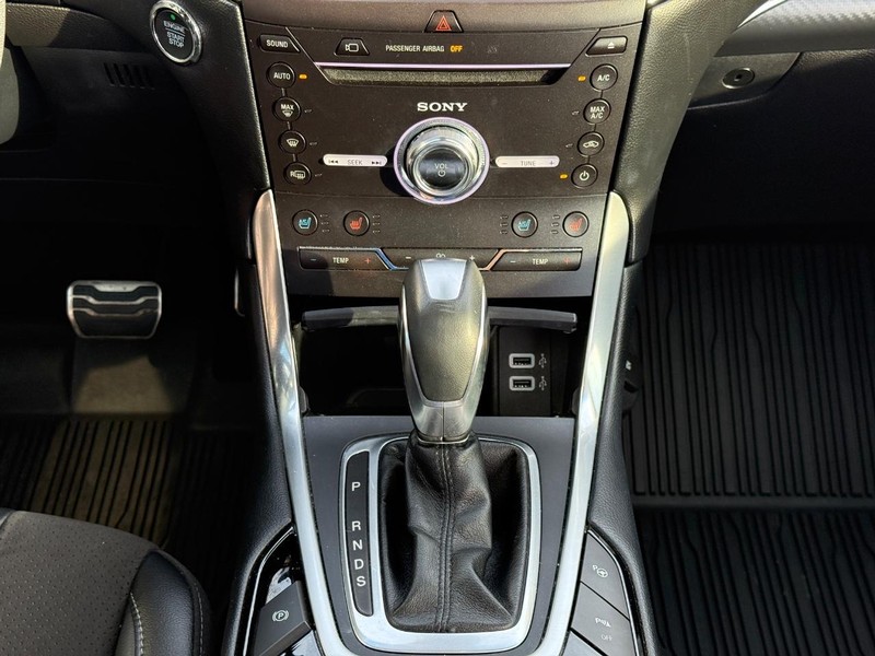 Ford Edge Vehicle Full-screen Gallery Image 15