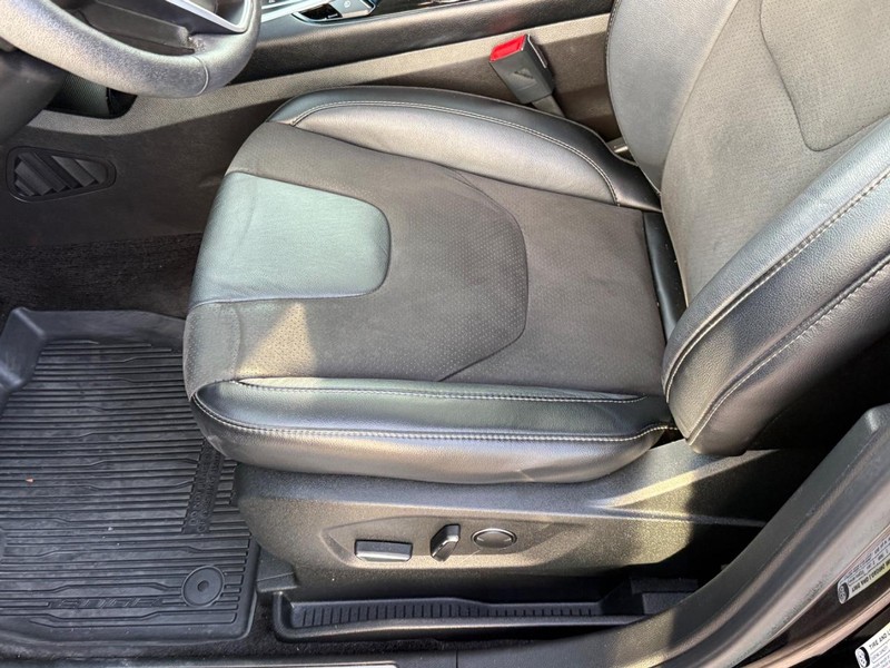 Ford Edge Vehicle Full-screen Gallery Image 18