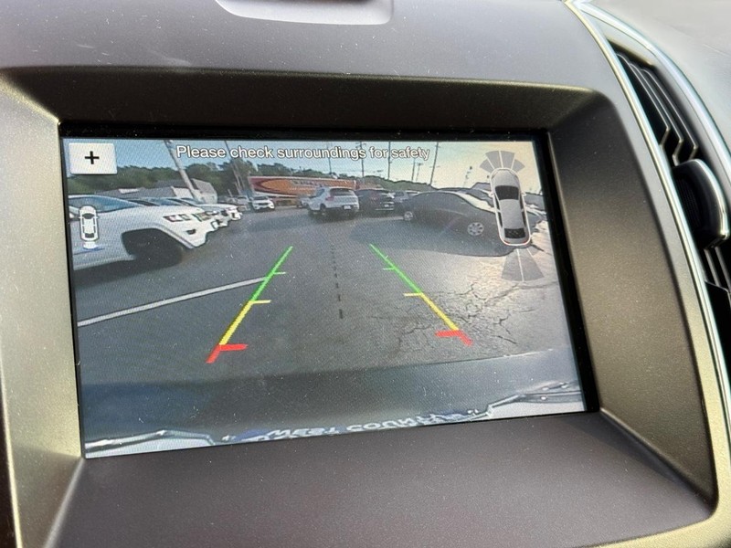 Ford Edge Vehicle Full-screen Gallery Image 23