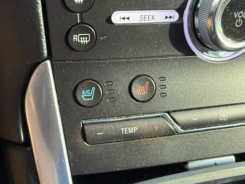 Ford Edge Vehicle Full-screen Gallery Image 24