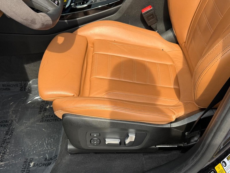 BMW X3 Vehicle Full-screen Gallery Image 18