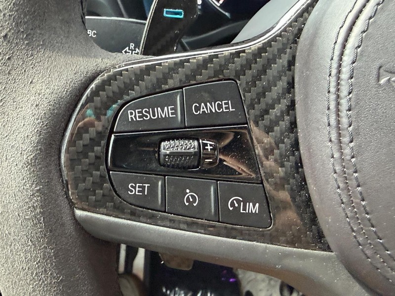 BMW X3 Vehicle Full-screen Gallery Image 19
