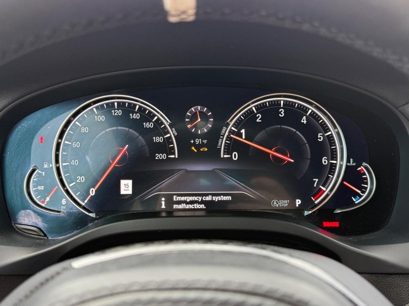 BMW X3 Vehicle Full-screen Gallery Image 21