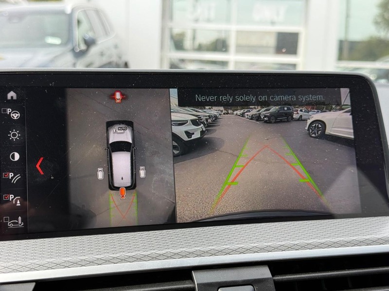 BMW X3 Vehicle Full-screen Gallery Image 22