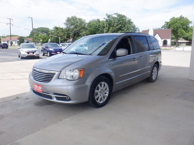 Chrysler Town & Country Vehicle Full-screen Gallery Image 02