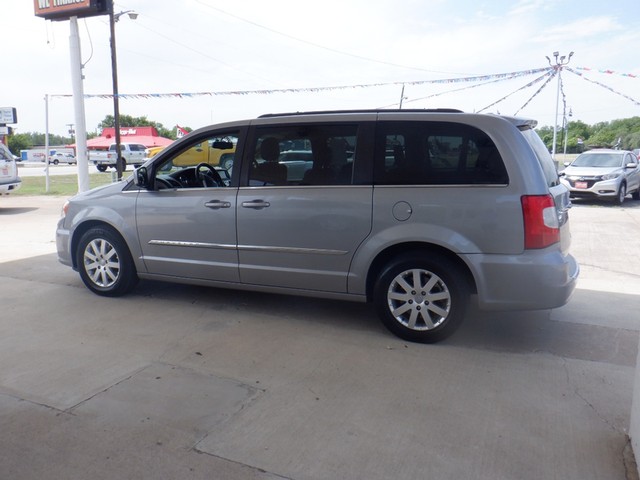 Chrysler Town & Country Vehicle Full-screen Gallery Image 03