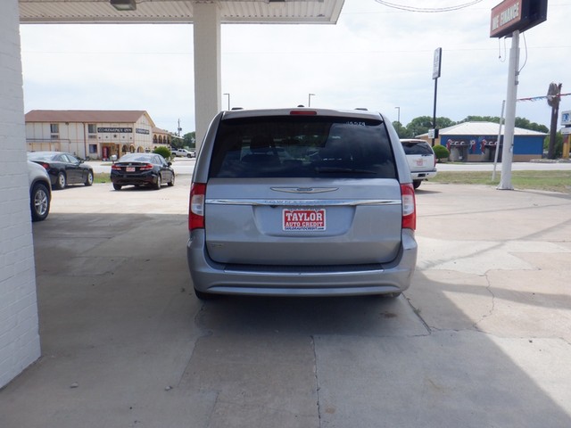 Chrysler Town & Country Vehicle Full-screen Gallery Image 04