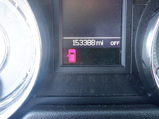 Chrysler Town & Country Vehicle Full-screen Gallery Image 16