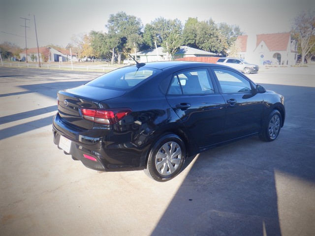 Kia Rio Vehicle Full-screen Gallery Image 04