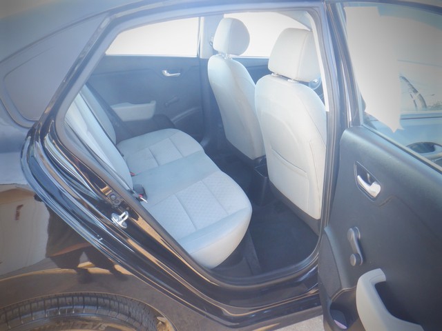 Kia Rio Vehicle Full-screen Gallery Image 08