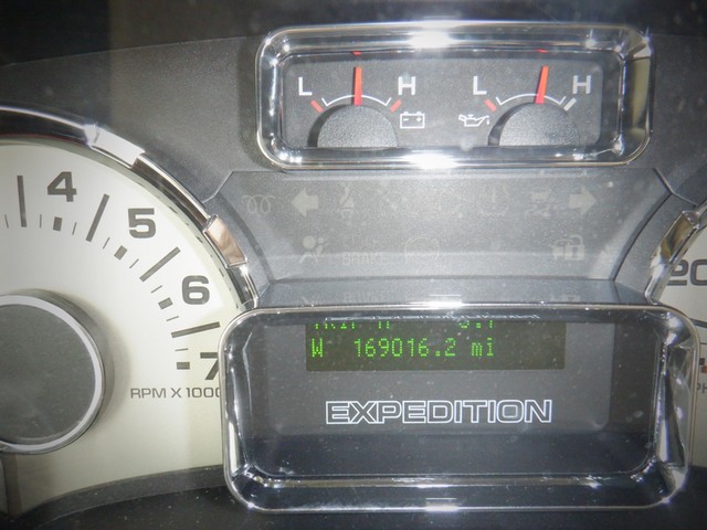 Ford Expedition EL Vehicle Full-screen Gallery Image 04