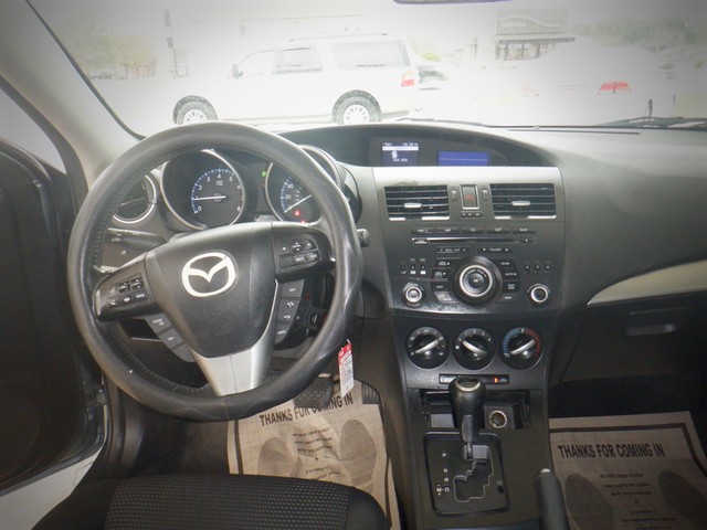 Mazda Mazda3 Vehicle Full-screen Gallery Image 05