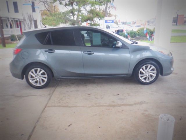 Mazda Mazda3 Vehicle Full-screen Gallery Image 07