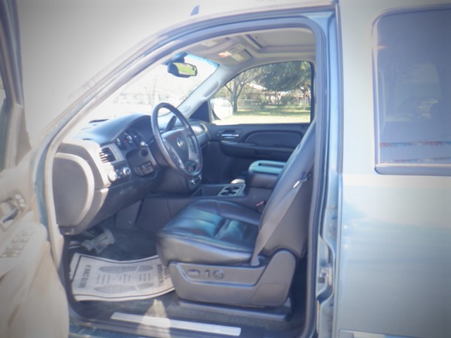 Chevrolet Tahoe Vehicle Full-screen Gallery Image 03