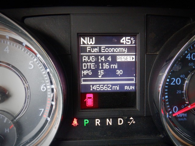 Chrysler Town & Country Vehicle Full-screen Gallery Image 04