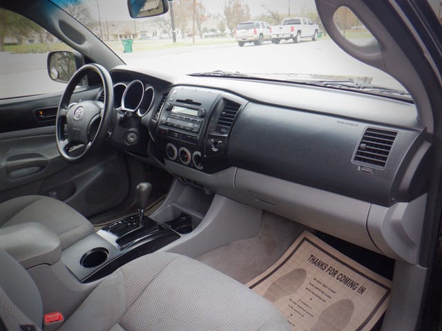 Toyota Tacoma Vehicle Full-screen Gallery Image 08